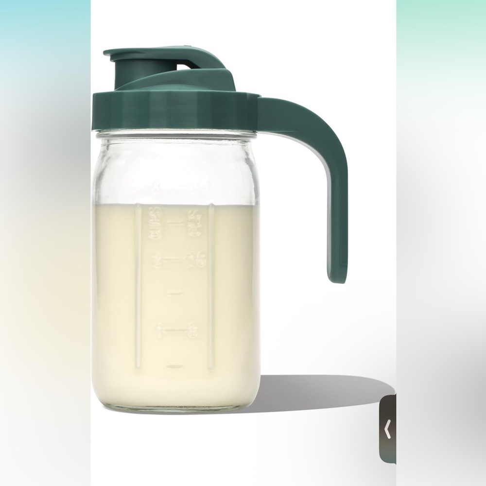 Willow breastmilk Glass Pitcher with Green Handle